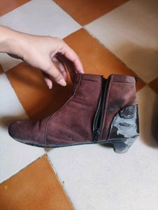 Suede Ankle Boots 👢