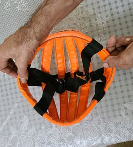 Jonex Helmet &amp; 2 Knee caps for sports activities