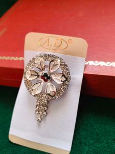Elegant Flower Hairpin with Crystals