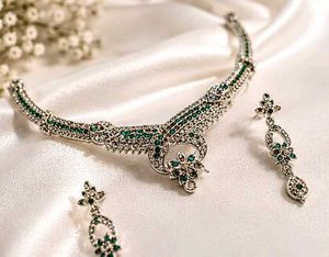 Emerald and Crystal Necklace &amp; Earring Set
