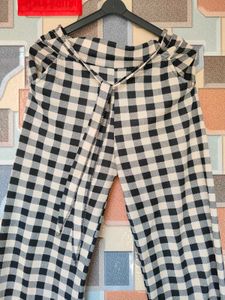 Chic Gingham Wide-Leg Pants