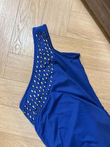 blue dress