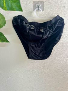 Black Lace Bra and Panty Set with free pads