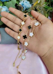 Elegant Clover Bracelet White