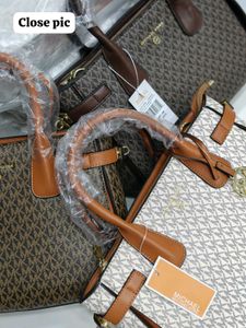 MICHEAL KORS Signature Canvas Tote Bag*