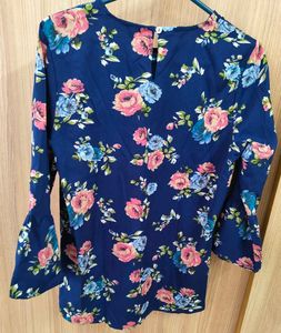 🌺 Vianca Floral Bell-Sleeve Top 🌸