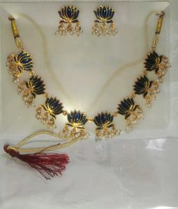Lotus Blossom Necklace & Earring Set🤍