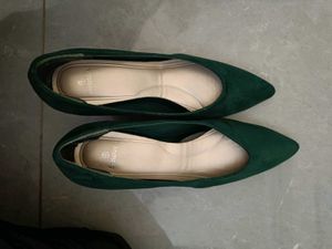 Stylish Green Suede Kitten Heels