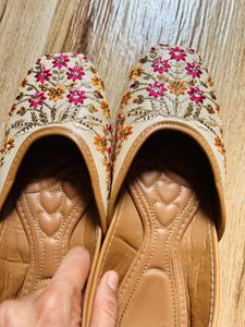 Embroidered Juttis - UK 6 Size