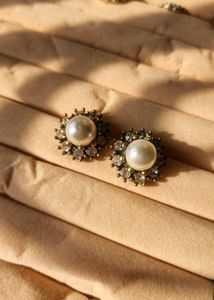 vintage pearl stud earrings