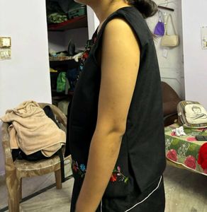Embroidered Black Sleeveless Kurta Vest