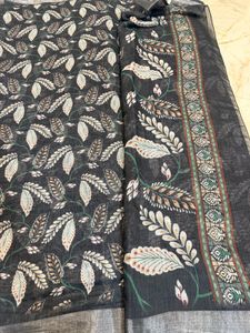 Elegant Floral Print Saree with Blouse