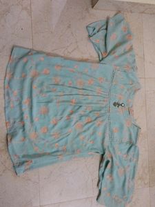 I Am Selling A Top Size Medium, XL