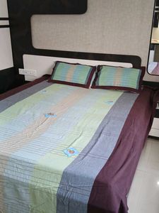 Bedsheet With Pillow Covers