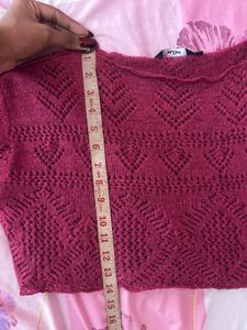 Chic Cropped Knit Top with extra long sleeve