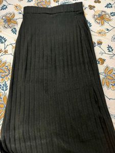 Black Ribbed Midi Skirt with Pockets