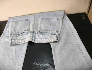 💙 Light Washed Straight leg Jeans 💙