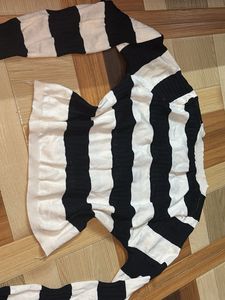 Y2k Striped Knit Top with Long Sleeves