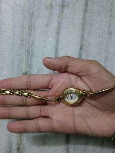 Elegant Gold Sonata Watch