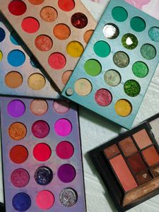 set of 2 Vibrant Eyeshadow Palettes
