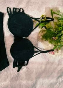 Black Strappy H&amp;Mbra with brief 👍