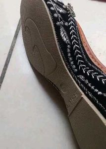 Embroidered Black Mojari Flats