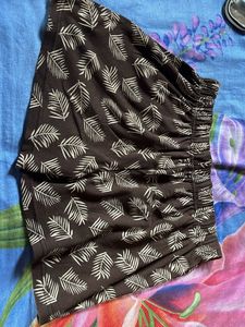 Cute Leaf Print Shorts