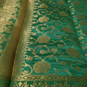 Exquisite Emerald Green Silk duppata with Gold Zar