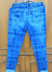 Levis Stylish Blue Plaid Denim Jeans