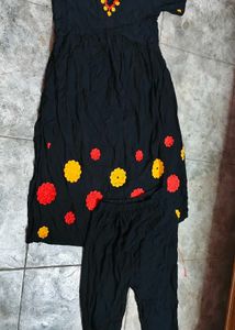 Black Kurta Set with Floral Embroidery