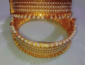 Golden Beautiful✨ Two Bangles  2. 6 Siz