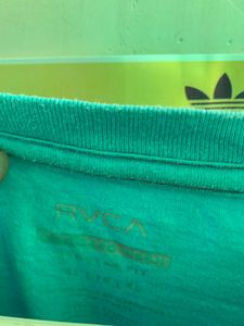 RVCA Hawaii Skull Graphic Tee (T527)