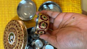 Traditional Decorative Steel Dry Fruit / Mukhwas S