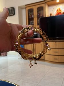 Vintage Golden Bangle in Flower shape