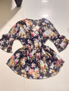 🧚whimsical Floral Print VNeck Top with Bell Sleev