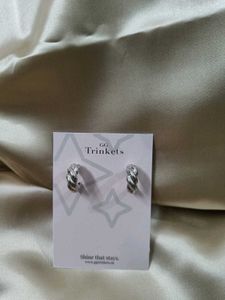 ✨ Chic Golden or Silver Twist Hoop Earring 💛