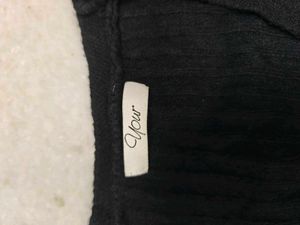 Chic Black Cropped Cardigan