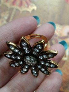 Sparkling Flower Ring