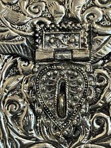 👜 Silver Royal Antique Bag