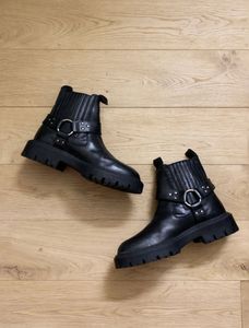 Chic Black Buckle Boots