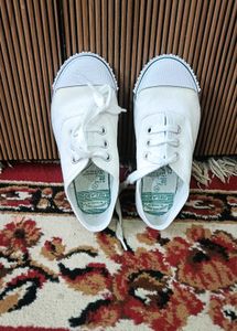 Relaxo White Canvas Sneakers