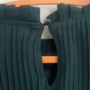 Elegant Dark Green Pleated Dress
