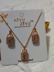 Kiyu Ziyu Anti Tarnish Earrings And Chain Pendant Set