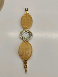 Elegant Gold Mesh Watch with Crystal Accents