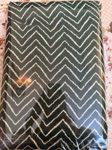 Elegant Green Saree with Chevron Pattern