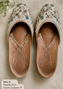 Embellished Punjabi Jutti Flats