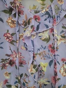 Chic Floral Print V-Neck top