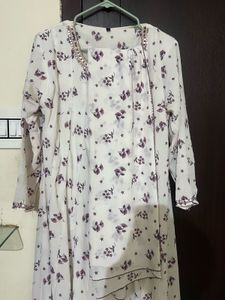 Elegant White Kurta with Delicate Floral Print