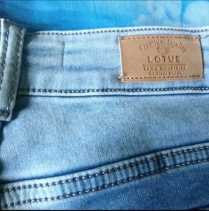 Light Wash Cargo Jeans😻