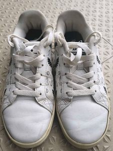 Women/Girls white sneakers